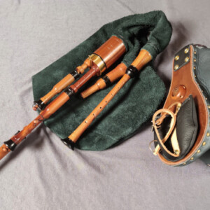 Dudey in D, 3 Bordune, Bordunabsteller, Pflaume/ Cocobolo/ Messing, mit Blasebalg